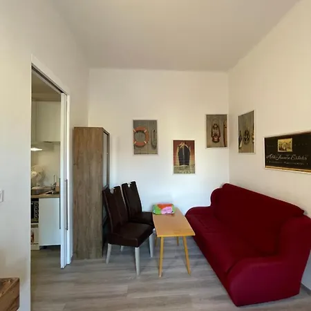 Apartment Red&black Centr, Na Hradbach 118