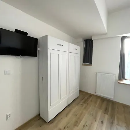 Apartment Red&black Centr, Na Hradbach 118 *