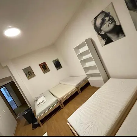 Apartment Red&black Centr, Na Hradbach 118 *