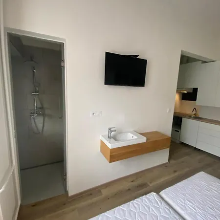 Apartment Red&black Centr, Na Hradbach 118 Ostrava