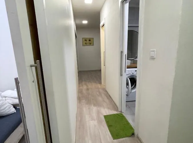 Apartment Red&black Centr, Na Hradbach 118