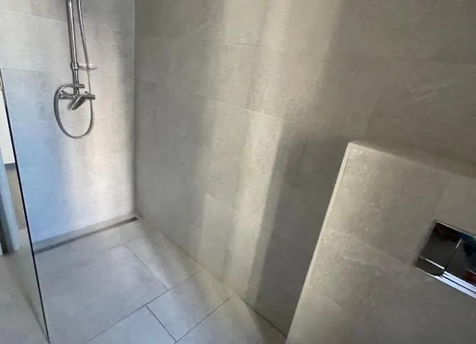 Red&black Centr, Na Hradbach 118 *